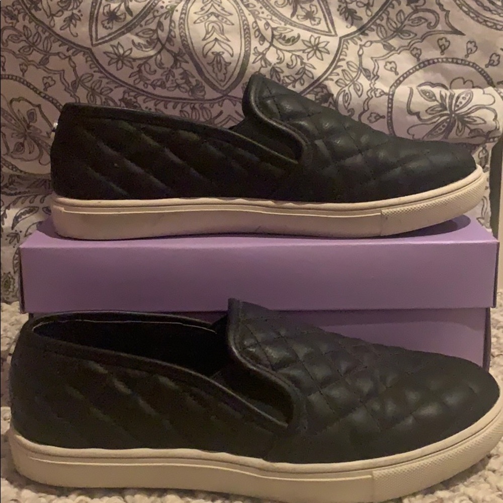 Steve Madden Slip on shoes